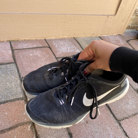 NIKE RUNNING SHOES - Picture 5 of 7